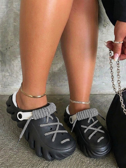 Soft Rope Contrast Clogs