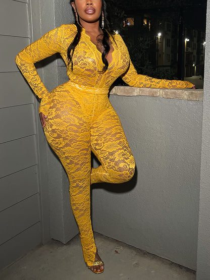 Ensemble body et pantalon en dentelle