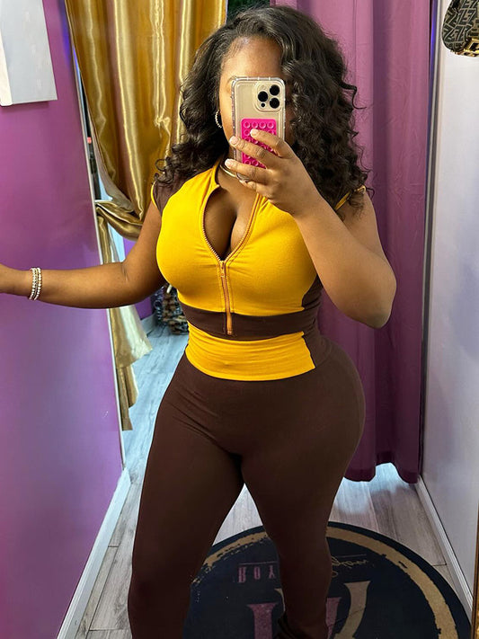 Ensemble haut contrasté sportif et pantalon évasé