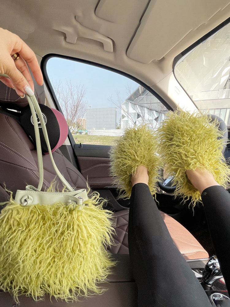 Ensemble sac et claquettes en fourrure moelleuse