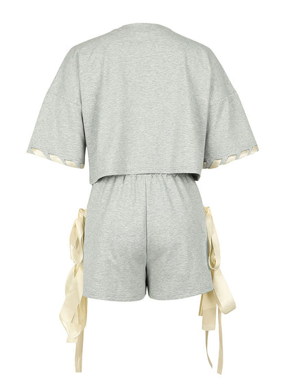 Ensemble haut court contrasté et short à nœud papillon