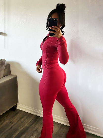 Ensemble de vêtements de sport avec veste galbée et pantalon évasé